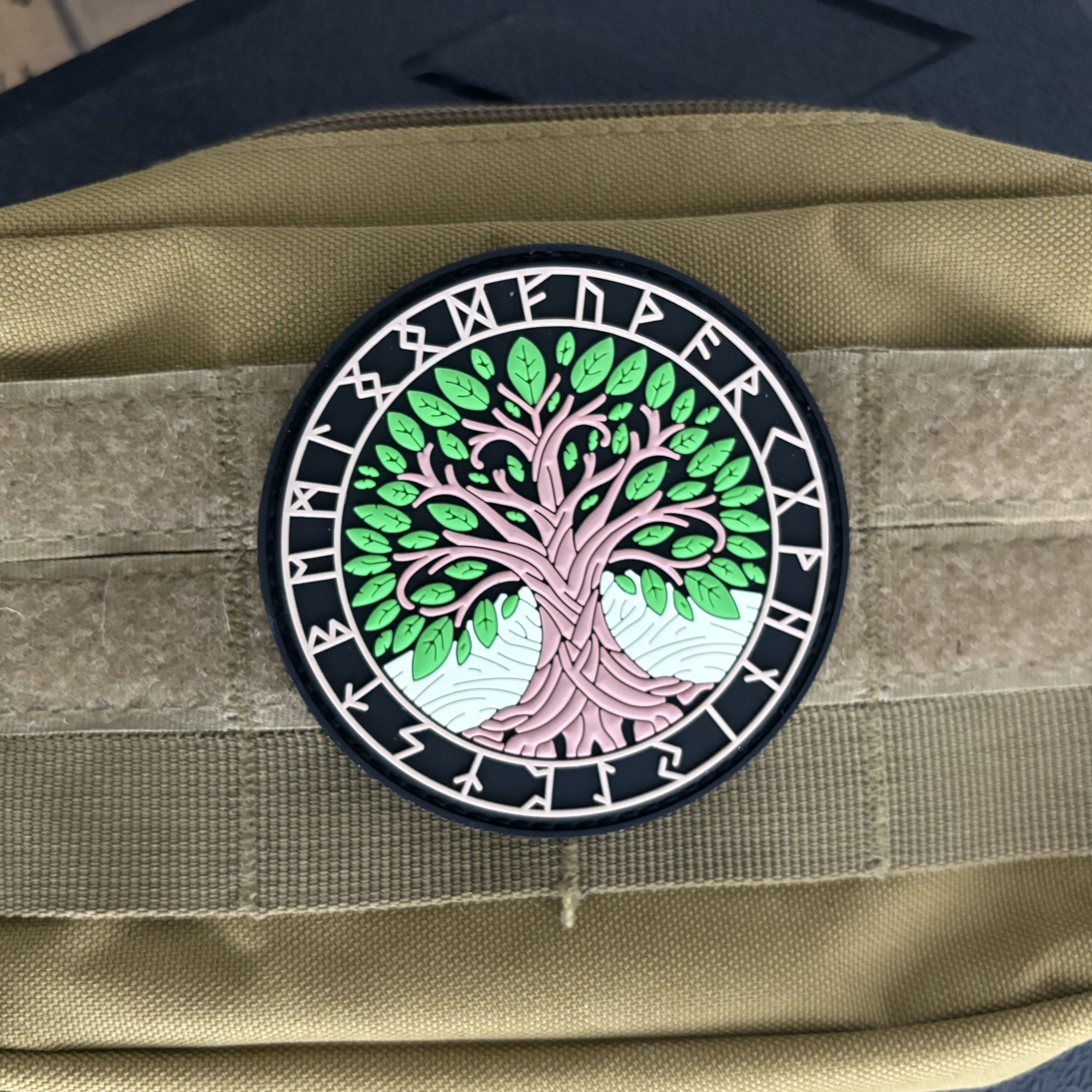 Yggdrasil Viking Totem PVC Pat - Urban Backpack Tactical 리뷰 및 가격